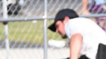 Erick Bonilla, víctima de violencia armada, participa en el equipo de softball en silla de ruedas de Shirley Ryan AbilityLab. (Cortesía Erick Bonilla)