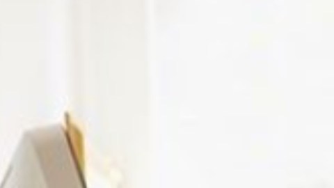 Personas de la tercera edad aprenden a usar la tecnología.