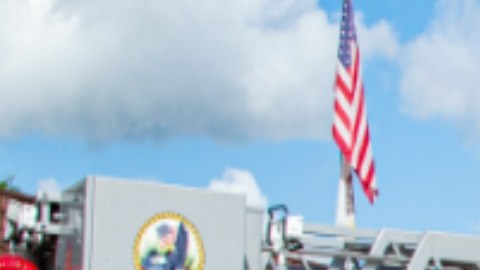 Debido a un incendio, los bomberos acudieron al restaurante Austin's en el 481 Peterson Rd, cuando llegaron al lugar, los clientes ya estaban evacuando. Foto Departamento de Bomberos de Libertyville.