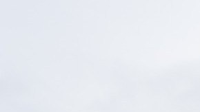 Oficiales de la Policía de Chicago saludan al paso del vehículo con el cuerpo del oficial Luis Huesca. (Chicago Police Department / X)