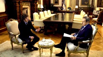 El presidente de Argentina, Javier Milei, ofreció una entrevista al periodista Andrés Oppenheimer, transmitida por CNN en Español. (Cortesía CNN en Español)