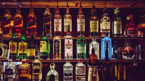 Cicero, Illinois, prohibió la venta de bebidas alcohólicas después de la medianoche.