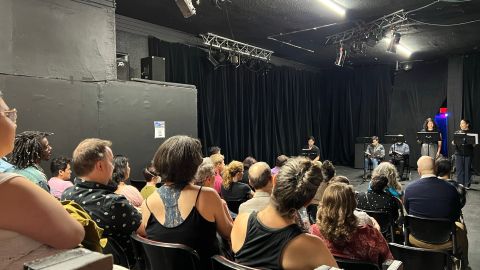 Una lectura dramatizada de una obra de teatro presentada en el festival Inicios de la Chicago Latino Theater Alliance. (Cortesía CLATA)