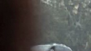 Solicitantes de asilo hacen fila para ser procesados tras cruzar la frontera e ingresar a EEUU.