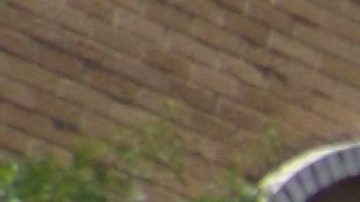 Miles de mexicanos se dieron cita el 2 de julio de 2024 en el Consulado General de México para emitir su voto presencial en las elecciones mexicanas. La enorme cantidad de personas y la desorganización y falta de planeación del Instituto Nacional Electoral en el manejo de la casilla en el Consulado creo malestar entre la gente, que esperó muchas horas. Cientos se quedaron sin poder votar. (Antonio Zavala / La Raza)