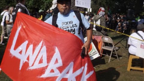 La marcha del ‘Ejército de los pobres’ comenzó en Humboldt Park y avanzó hasta las cercanías del United Center, sede de la Convención Nacional Demócrata 2024 en Chicago. (Antonio Zavala / La Raza)