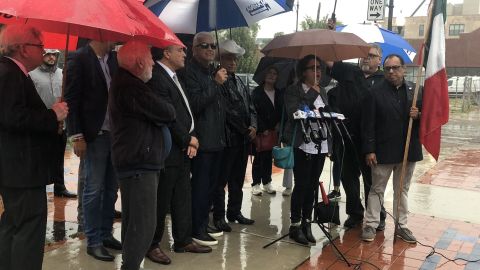 Líderes latinos de Chicago salieron a defender la permanencia de Pedro Martínez al frente de las Escuelas Públicas (CPS) de la ciudad. (Antonio Zavala / La Raza)