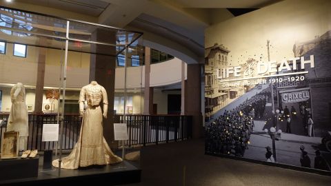 Exhibición de “Muerte en la Frontera” en Museo Bullock, de Austin, Texas. (Cortesía Rehusando Olvidar)