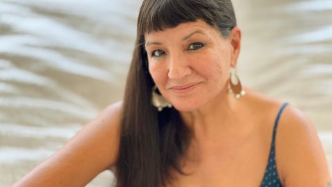 Sandra Cisneros, autora de la novela ‘The House on Mango Street’ y originaria de Chicago. (Foto por Keith Danemiller, cortesía de Stuart Bernstein).