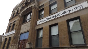 La fachada del Colegio Quiroga en Pilsen, Chicago. (Antonio Zavala / La Raza)