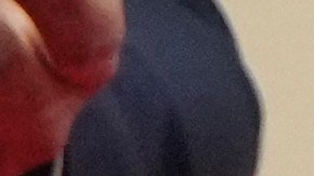 El presidente Donald Trump firma una orden ejecutiva al comienzo de su segundo periodo de gobierno.