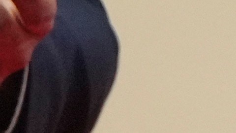 El presidente Donald Trump firma una orden ejecutiva al comienzo de su segundo periodo de gobierno.