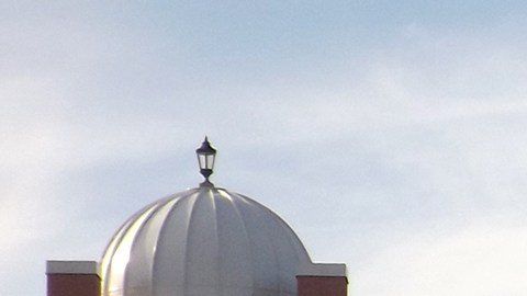 El icónico arco de La Villita, en la Calle 26 de Chicago. (Antonio Zavala / La Raza)