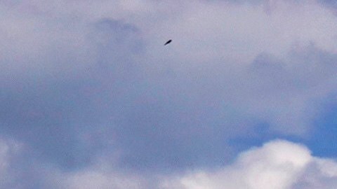 Un bañista se lanza a las aguas del Lago Michigan en el área de Chicago.