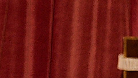 Cardenales ingresan a la Basílica de San Pedro, en El Vaticano.