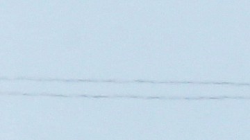 Una montaña de residuos de coque de petróleo en un vecindario del sur de Chicago.