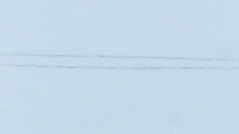 Una montaña de residuos de coque de petróleo en un vecindario del sur de Chicago.