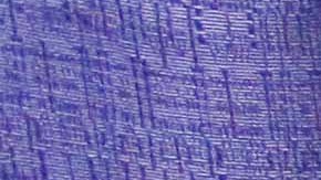 Un ciudadano se dispone a emitir su voto en Chicago.