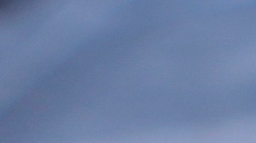 Un migrante muestra en su teléfono celular la aplicación CBP One para realizar trámites de inmigración.