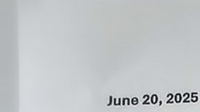 Fotografía cedida por el santuario United Giving Hope que muestra una carta del 20 de junio de 2025 enviada por la Administración Trump a un menor inmigrante en Illinois. Unas cartas enviadas a menores inmigrantes, que los instan abandonar inmediatamente Estados Unidos pese a haber entrado legalmente al país y amenazan con deportaciones, multas y procesos penales, horrorizan a familias y líderes civiles de Illinois. (Santuario United Giving Hope)