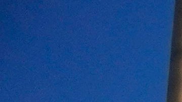 Personas realizan una plegaria frente al centro de detención de inmigrantes en Broadview, Illinois.