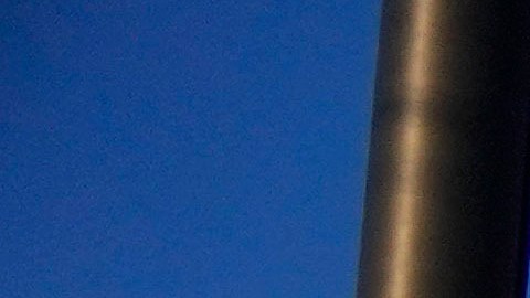 Personas realizan una plegaria frente al centro de detención de inmigrantes en Broadview, Illinois.