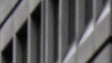 Manifestantes expresan su rechazo a Donald Trump y sus políticas durante una marcha en Chicago.