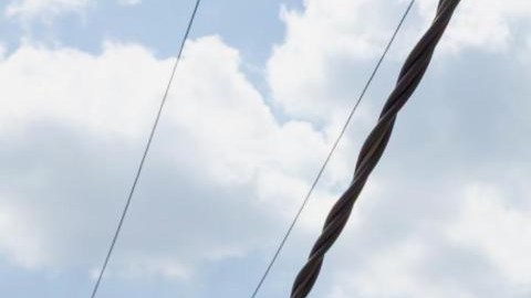 Manifestantes protestan frente al centro de detención de inmigrantes en Broadview, Illinois. (Cortesía Omar Flores)