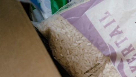 Cajas de alimentos de emergencia fuero distribuidas en St. Sabina, una de las seis distribuciones que el Banco de Alimentos de Chicago realizó el pasado sábado 1 de noviembre de 2025.(Cortesía Lou Foglia / Greater Chicago Food Depository.