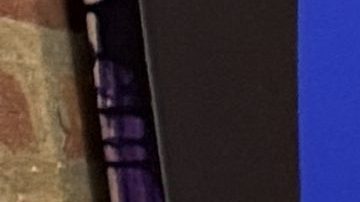 El artista venezolano Juan Luis Landaeta con las obras que integran la muestra que se expone en la UNAM Chicago del 13 de noviembre al 11 de diciembre de 2026. (Cortesía Juan Luis Landaeta)