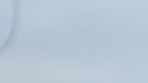 Manifestantes protestan contra las redadas de inmigración y el uso de fuerza que agentes federales han realizado en el área de Chicago.