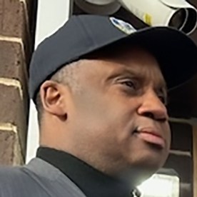 Los congresistas Jonathan Jackson, Delia Ramírez, Jesús García y Danny Davis inspeccionaron el centro de detención de ICE en Broadview, Illinois.