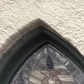 Fotografía cedida por la iglesia bautista Lake Street de Evanston de un pesebre con el Niño Jesús en una caja con las manos atadas y cubierto por una manta de papel de aluminio como la usadas en el centro de detención de inmigración, María y José usando máscaras para protegerse de gases lacrimógenos, y tres centuriones enmascarados con gafas de sol y chalecos verdes con la leyenda 'ICE' este lunes, en Evanston, IL. Una iglesia cristiana en el área de Chicago (Illinois) ha provocado polémica con un pesebre inspirado en la política migratoria de la Administración Trump con el recién nacido Niño Jesús esposado y una virgen María con máscara lacrimógena.