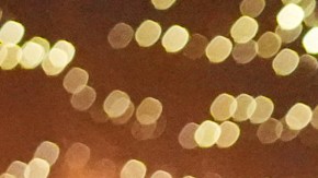 Manifestantes en Minneapolis repudian las redadas de inmigración y la muerte de dos personas a manos de agentes federales sucedidas en enero de 2026.