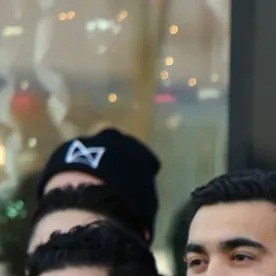 Algunos de los chefs y líderes participantes en eventos previos de la campaña solidaria ‘Todos Ponen’. Su nuevo evento de recaudación de fondos ‘Pueblos y Platillos’ para donar alimentos a familias latinas será el 19 de enero de 2026, en el Teatro Ramova de Chicago. (MiTocaya.com)