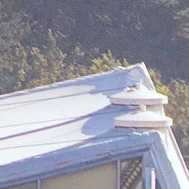 Fotografía aérea donde se ve camión incendiándose tras reacciones violentas por el abatimiento de Nemesio Rubén Oseguera Cervantes, alias 'El Mencho', líder del Cártel Jalisco Nueva Generación (CJNG) este domingo, en Puerto Vallarta (México). El abatimiento de alias El Mencho desató una ola de violencia y bloqueos carreteros en México.