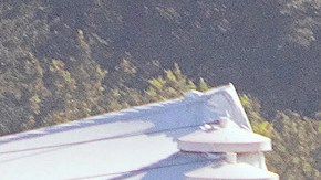 Fotografía aérea donde se ve camión incendiándose tras reacciones violentas por el abatimiento de Nemesio Rubén Oseguera Cervantes, alias 'El Mencho', líder del Cártel Jalisco Nueva Generación (CJNG) este domingo, en Puerto Vallarta (México). El abatimiento de alias El Mencho desató una ola de violencia y bloqueos carreteros en México.