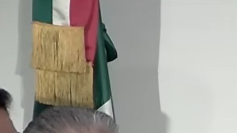 El líder migrante Manuel Castro (centro) y la diputada federal migrante mexicana Roselia Suárez (derecha), ambos residentes de Chicago, hablaron en la Ciudad de México sobre ampliación de los derechos de los mexicanos en el extranjero. (Captura de pantalla)