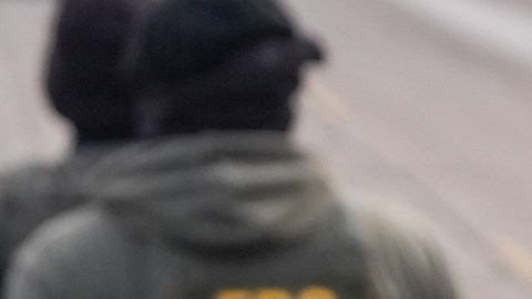 Agentes de Inmigración realizan un operativo en Minneapolis, Minnesota.