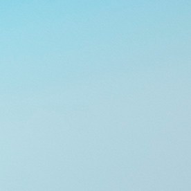 Un bombardero B-52 estadounidense recarga combustible en pleno vuelo.