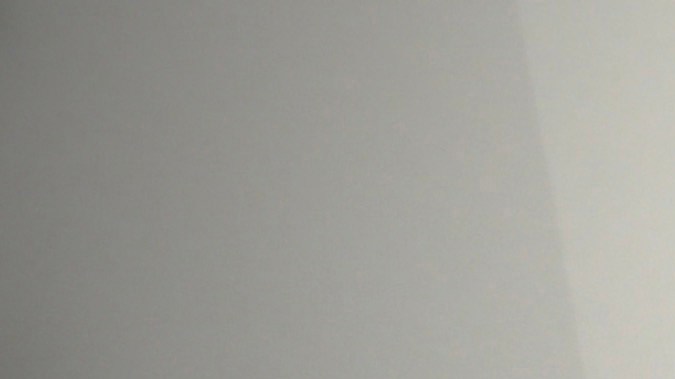 El Dr. Vitor Mendes Pereira y el Dr. Fred Moll en la sala de control de la Clínica Norte en Santiago de Panamá durante la primera cirugía telerrobótica para derrame cerebral del mundo