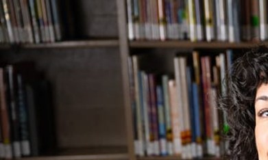 Mayda Del Valle, poeta laureada de Chicago. (Patrick L. Pyszka - City of Chicago)