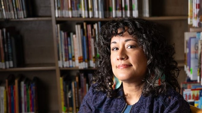 Mayda Del Valle, poeta laureada de Chicago. (Patrick L. Pyszka - City of Chicago)