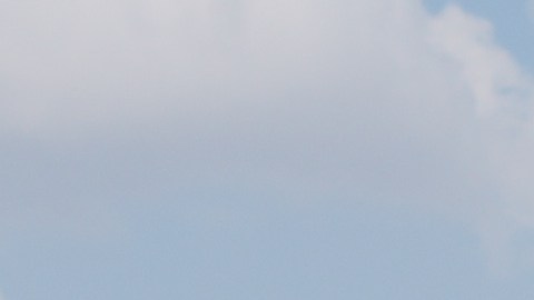 La policía patrulla las pirámides después de que las autoridades informaran de que un hombre armado abrió fuego en Teotihuacán, México, el lunes 20 de abril de 2026. (Foto AP/Eduardo Verdugo)