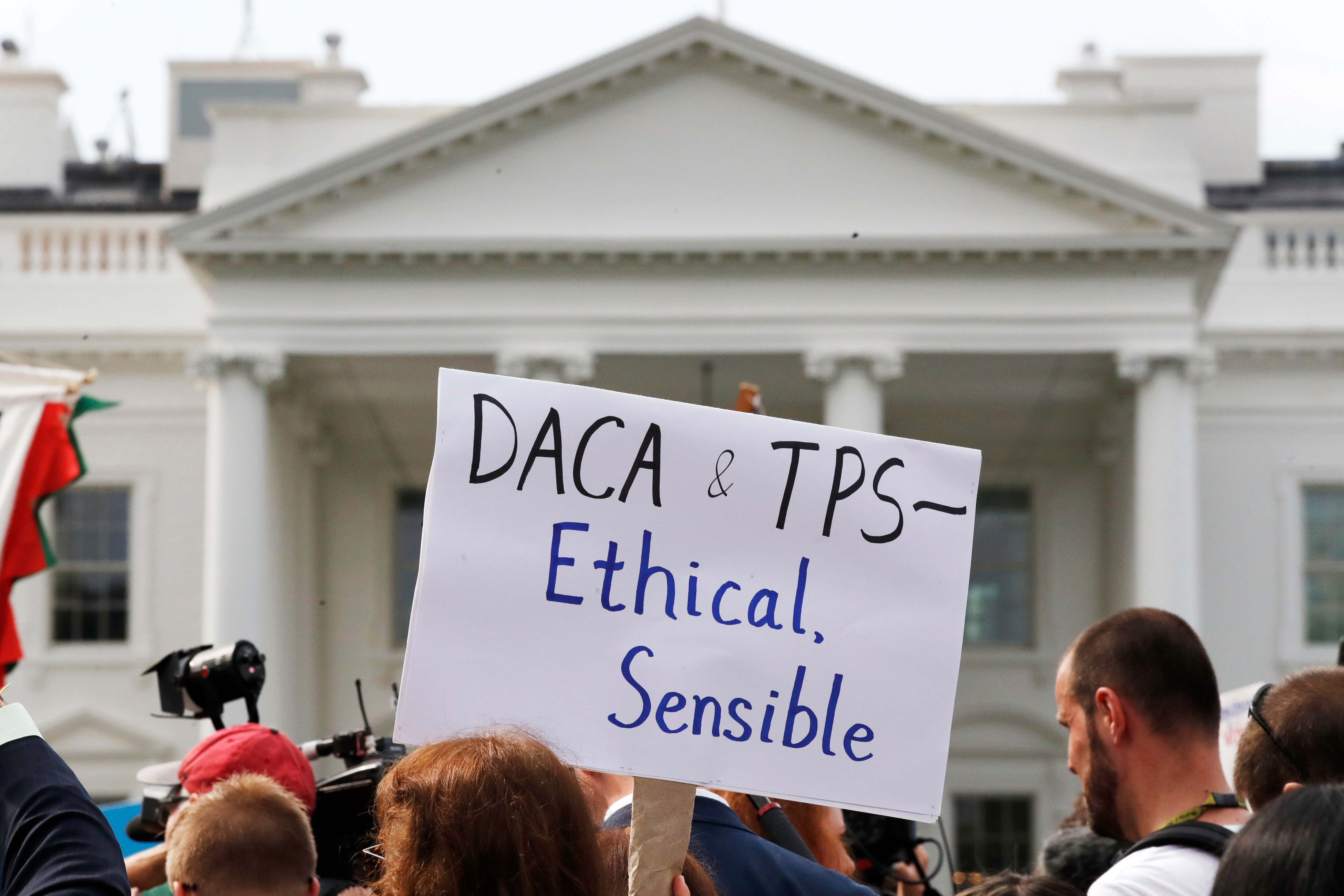 EEUU mantiene vigente el TPS para salvadoreños hasta nuevo anuncio