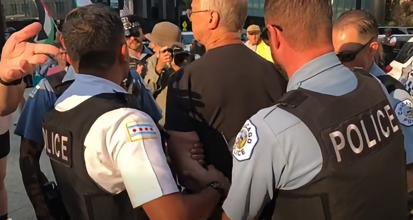 Activistas protestan en Chicago contra la guerra en Irán, el racismo y el militarismo