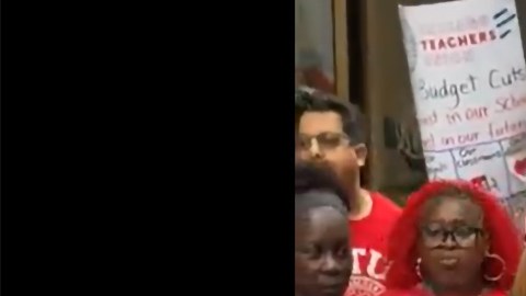 Miembros del Sindicato de Maestros de Chicago (CTU) protestan contra las insuficiencias en el presupuesto de las Escuelas Públicas de Chicago (CPS). (Facebook/CTU)