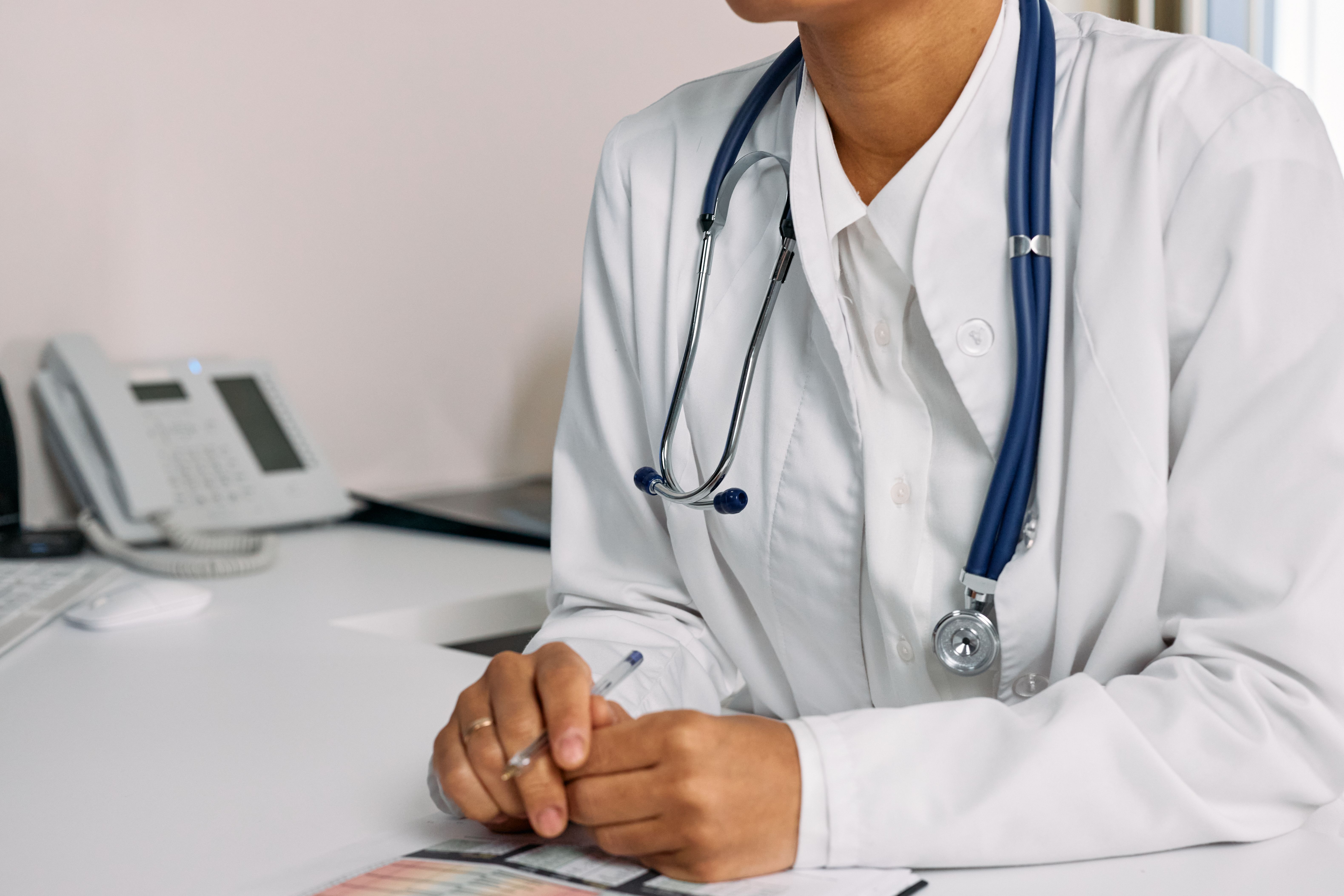 Miles de inmigrantes en Illinois se quedan sin cobertura Medicaid a partir del 1 de octubre