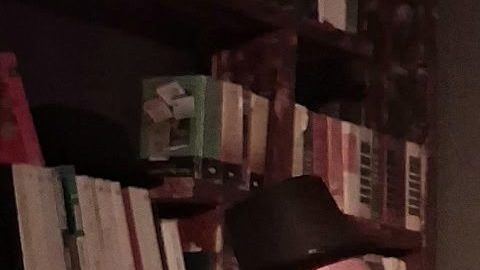 Los actores Armando Villegas, Claudia Sánchez y Rafael Manzo, en una escena de la obra ‘Lucy González de Parsons: de Haymarket a La Villita’. (Cortesía Roma Díaz)