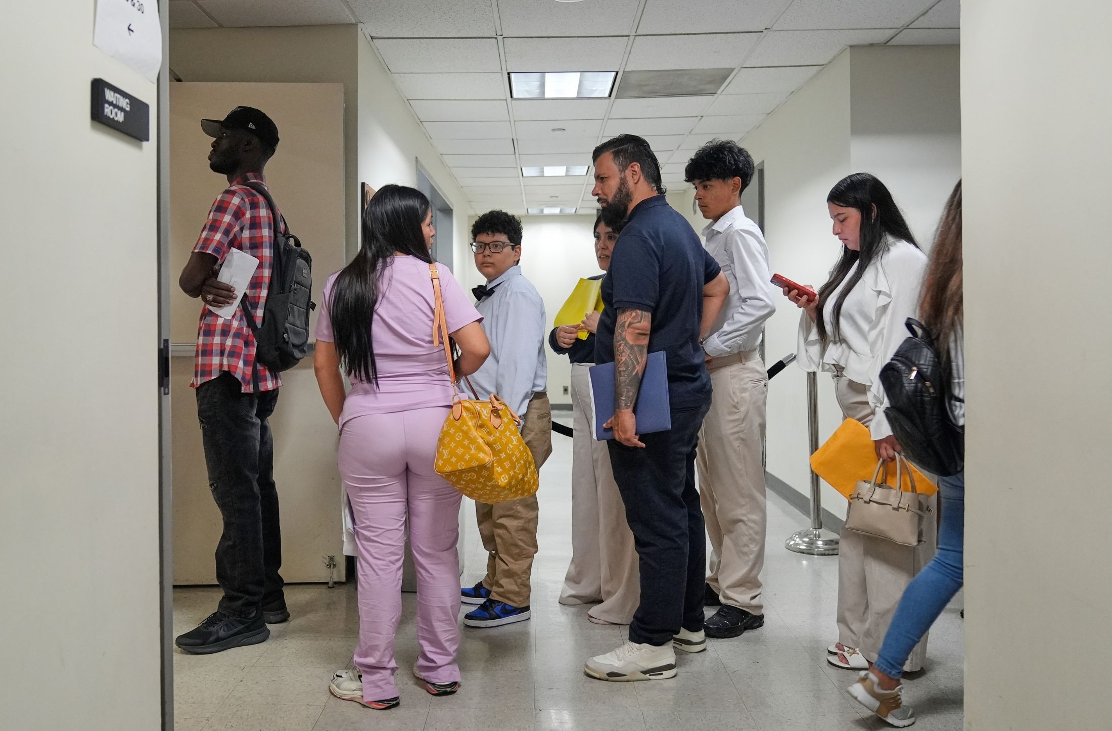 Trump acelera deportaciones y dispara las órdenes de expulsión en tribunales migratorios